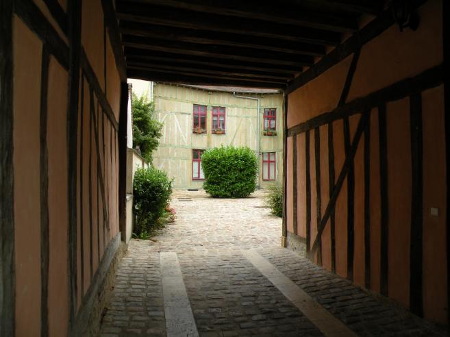  cour intérieure, rue du Rd Père lafra